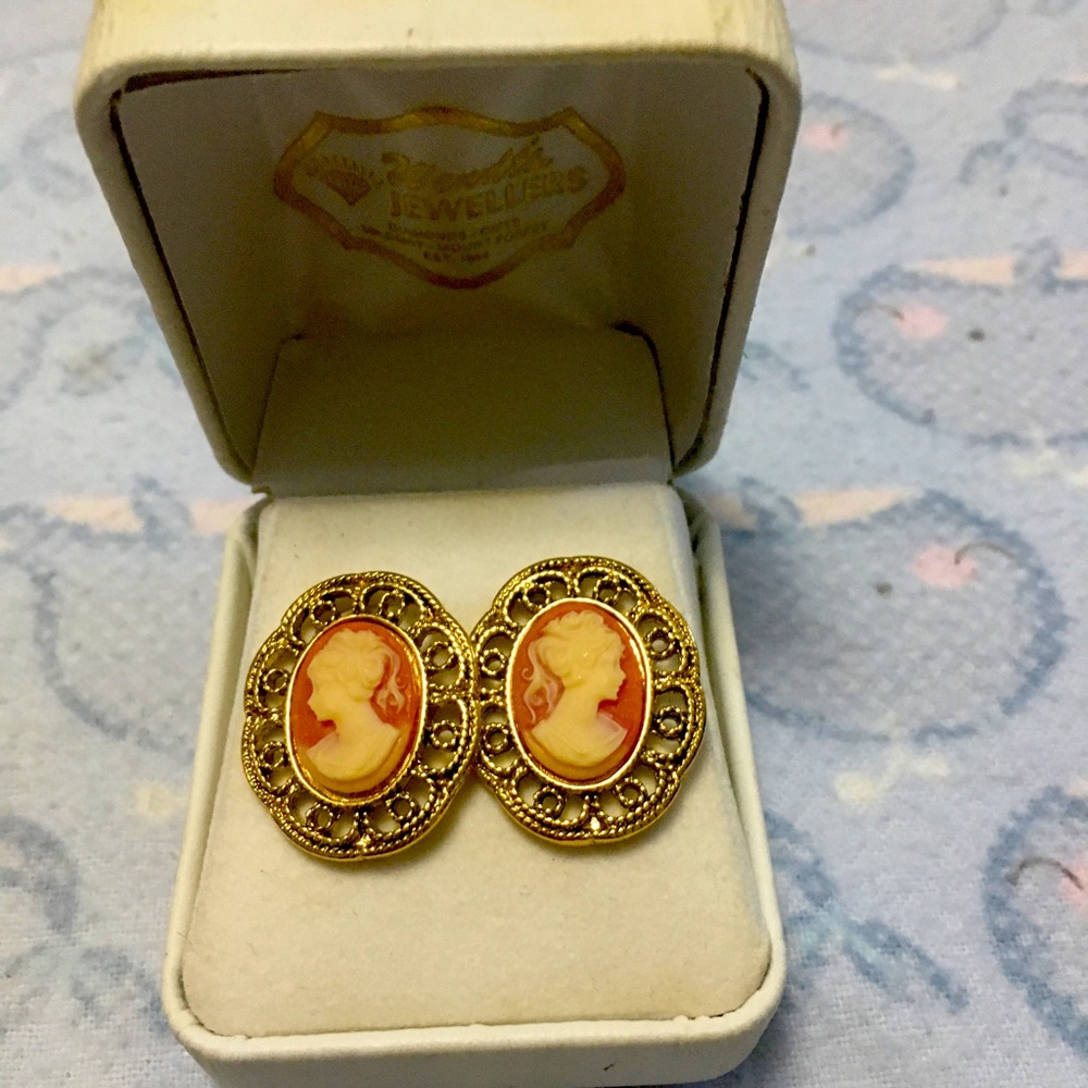 Cameo earrings and necklace set